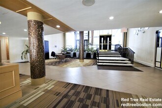 101 Monmouth St in Brookline, MA - Foto de edificio - Building Photo