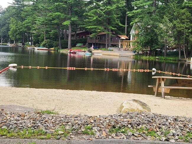 192 Laurel Hill Dr in Woodstock, CT - Building Photo - Building Photo