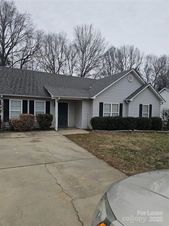 1758 Rosewell Dr in Rock Hill, SC - Building Photo