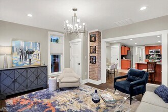 140 N Main St in Zionsville, IN - Building Photo - Building Photo