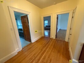 465 Park Dr, Unit 20 in Boston, MA - Building Photo