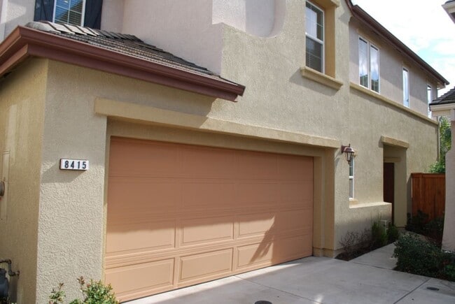 8415 Oliva Rd in Roseville, CA - Building Photo - Building Photo