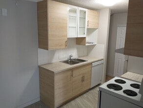 9821 156 St NW, Unit westwood in Edmonton, AB - Building Photo - Building Photo