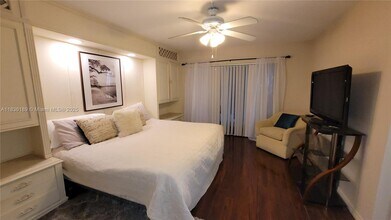 4650 Washington St in Hollywood, FL - Building Photo - Building Photo