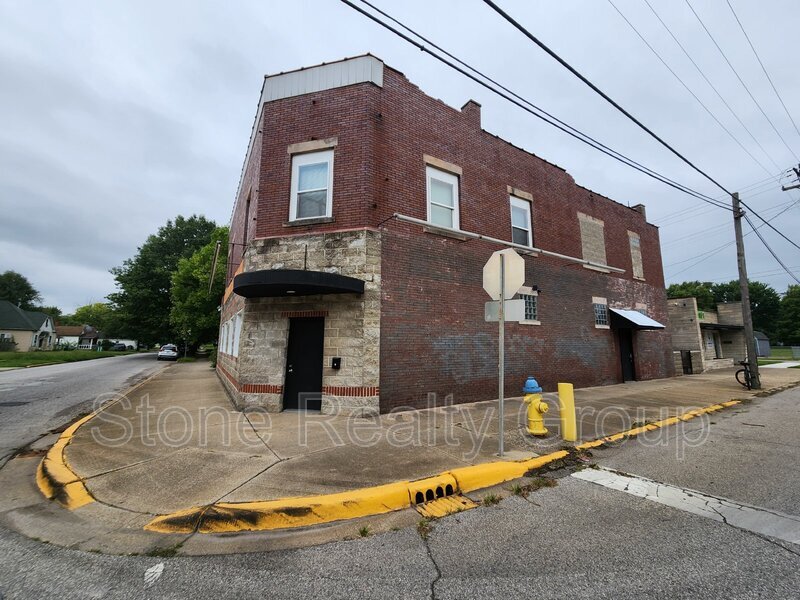 1668 Locust St in Terre Haute, IN - Building Photo