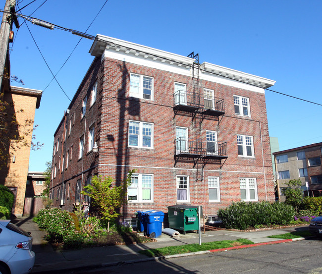 Figaro Apartments in Seattle, WA - Building Photo - Building Photo