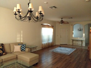 5641 Hidden Oak Ct in North Port, FL - Building Photo - Building Photo