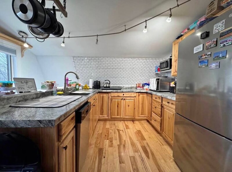 18 Old Hollis Rd in Biddeford, ME - Building Photo