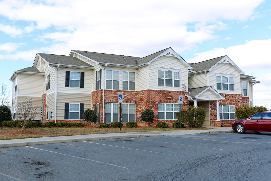 Henson Place Apartments in Albemarle, NC - Foto de edificio