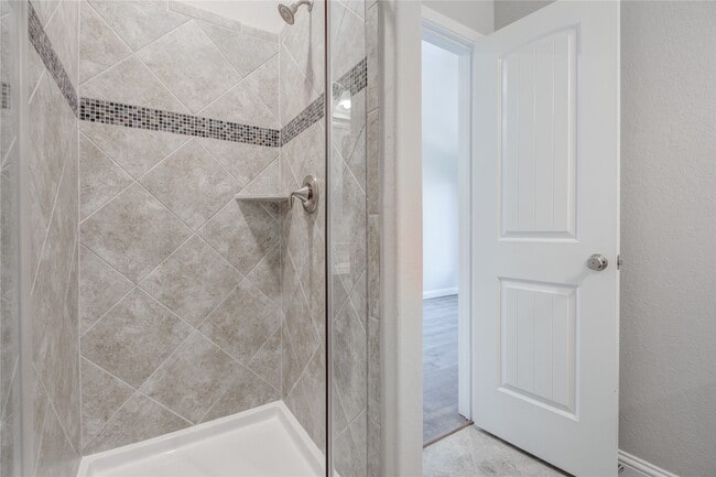 12816 Oak Fls Dr in Pearland, TX - Building Photo - Building Photo