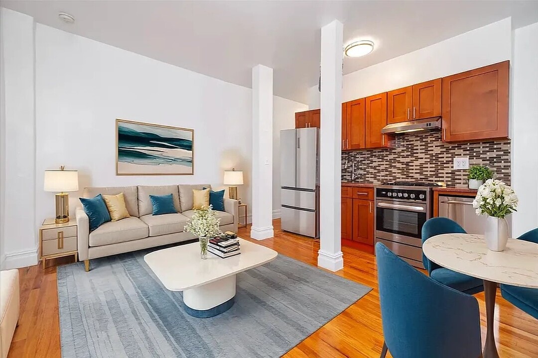 164 Waverly Pl in New York, NY - Building Photo