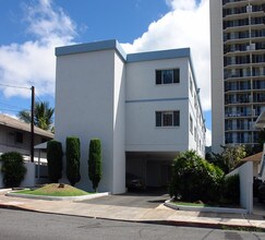 2120 Waiola St in Honolulu, HI - Building Photo - Building Photo