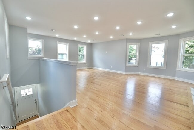 226 Park Ave in Nutley, NJ - Building Photo - Building Photo