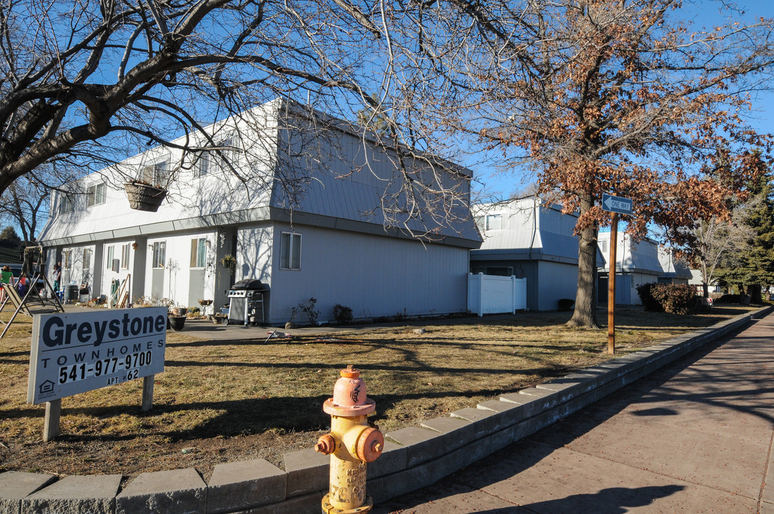 Greystone Apartments in Redmond, OR - Building Photo