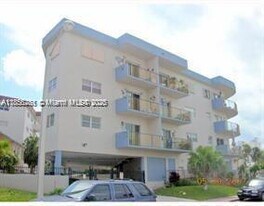 7125 Bonita Dr in Miami Beach, FL - Building Photo