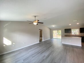 8383 SW 204th Ct in Dunnellon, FL - Building Photo - Building Photo