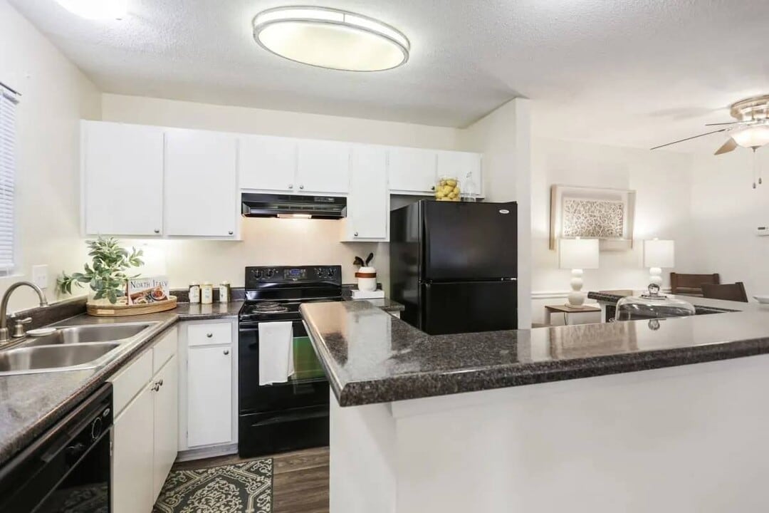 Reserve at Peachtree Corners in Peachtree Corners, GA - Foto de edificio