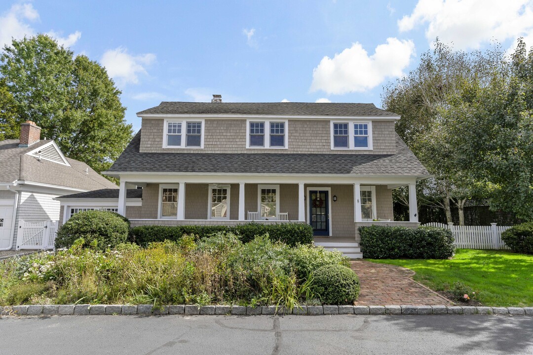 8 Park Ln in Norwalk, CT - Building Photo