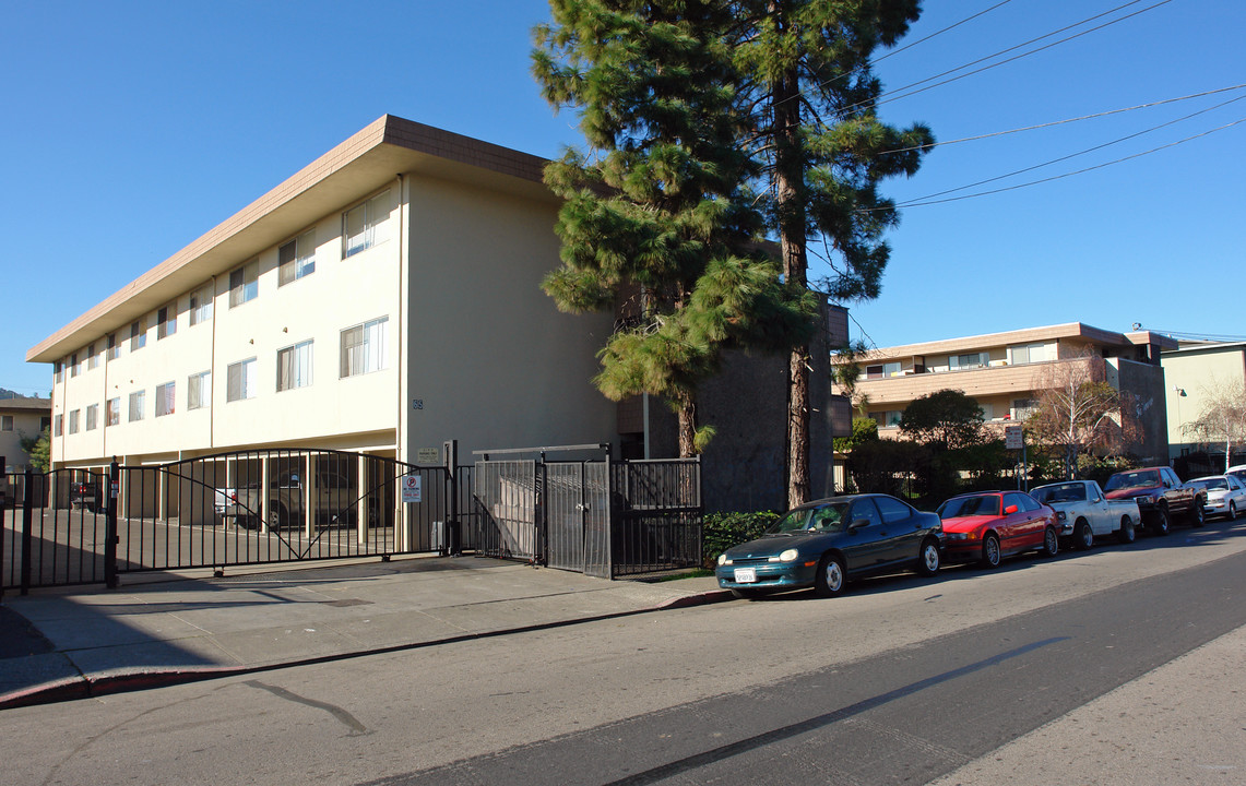 Fairview Apartments in San Rafael, CA - Building Photo