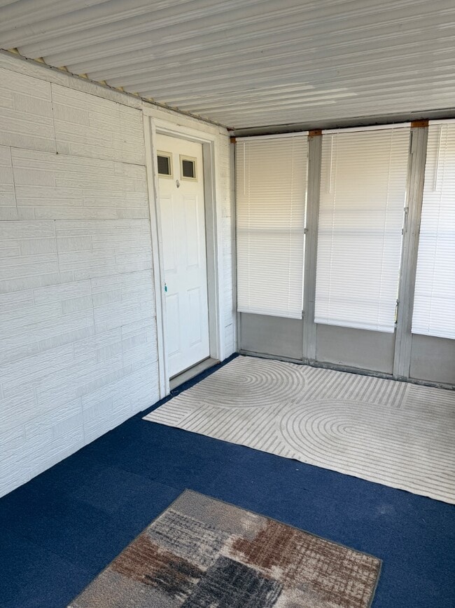 711 W 11th Ave in Hutchinson, KS - Building Photo - Building Photo