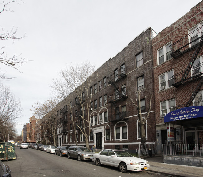 37-57 80th St in Jackson Heights, NY - Foto de edificio - Building Photo