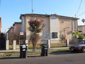 525 W Colden Ave in Los Angeles, CA - Foto de edificio - Building Photo