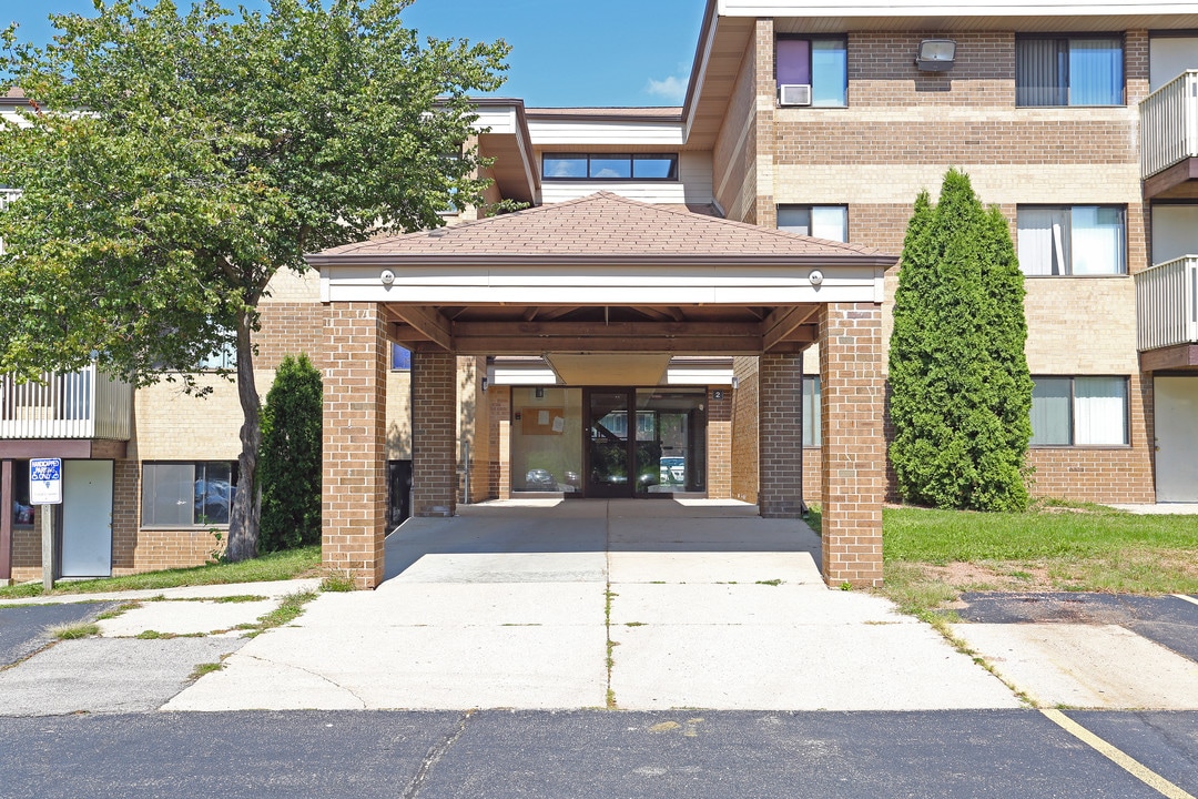 291 North in Whitewater, WI - Building Photo