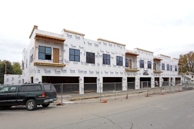 121 W Main St
