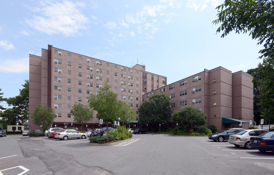 Kennedy Manor in Pawtucket, RI - Foto de edificio