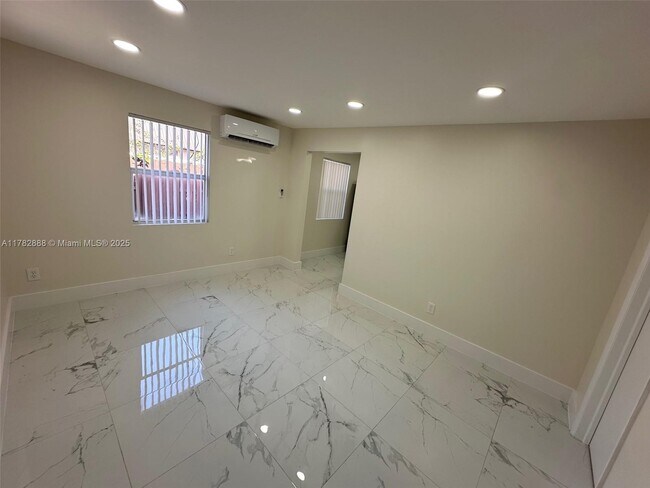 5627 Fillmore St in Hollywood, FL - Building Photo - Building Photo