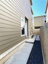 305 Felt Cir in Houston, TX - Foto de edificio - Building Photo