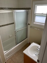 2567 Foothill Blvd in Oakland, CA - Foto de edificio - Building Photo