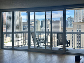 545 N Dearborn St, Unit Furnished River North in Chicago, IL - Building Photo - Building Photo