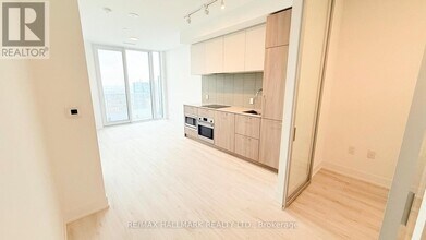 36 Olive Ave in Toronto, ON - Building Photo - Building Photo