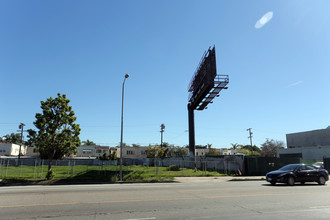 La Cienega Plaza in Los Angeles, CA - Building Photo - Building Photo