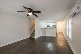 2027 Lois Pl NW in Atlanta, GA - Foto de edificio - Building Photo