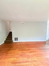 95 Rock Creek Rd in New Haven, CT - Foto de edificio - Building Photo