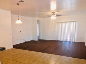 12872 N White Fence Way in Marana, AZ - Foto de edificio - Building Photo