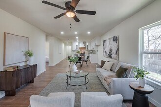 1101 Anthony St in McKinney, TX - Foto de edificio - Building Photo