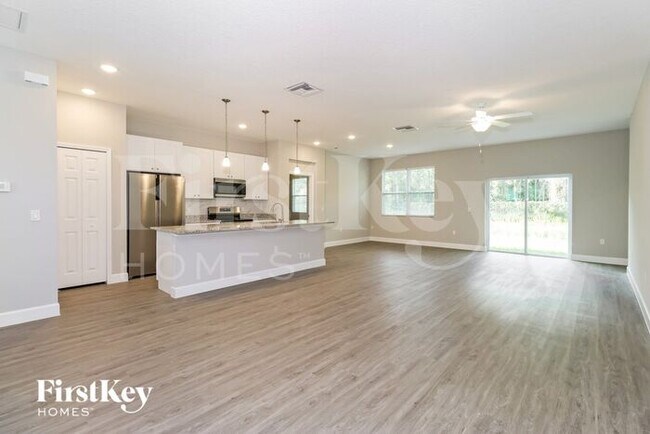 121 Dailey St SE in Palm Bay, FL - Foto de edificio - Building Photo