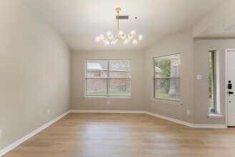 99 E Foxbriar Forest Cir in Spring, TX - Building Photo - Building Photo