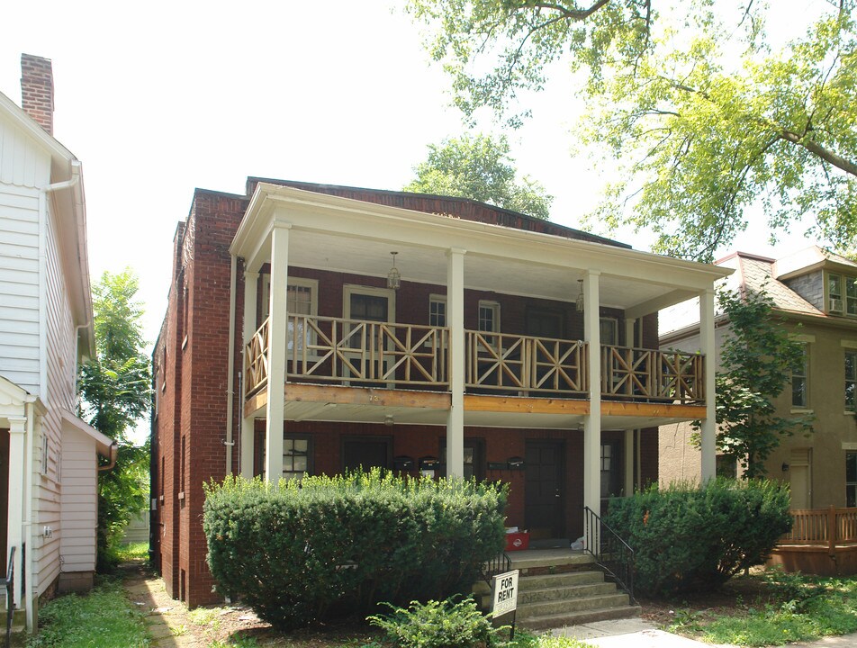 73-77 W 8th Ave in Columbus, OH - Foto de edificio