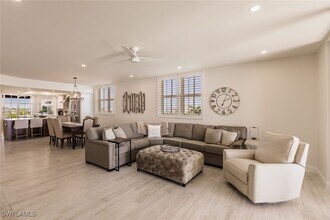 980 Cape Marco Dr in Marco Island, FL - Foto de edificio - Building Photo