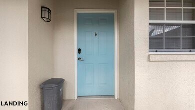 3695 Island Club Dr, Unit 3570-10 in North Port, FL - Foto de edificio - Building Photo