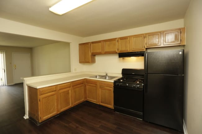 Rivertrail Apartments in St. Louis, MO - Building Photo - Interior Photo