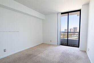 3300 NE 192 St in Aventura, FL - Building Photo - Building Photo
