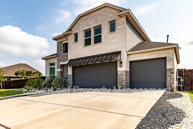 1015 Slight St in New Braunfels, TX - Building Photo - Building Photo