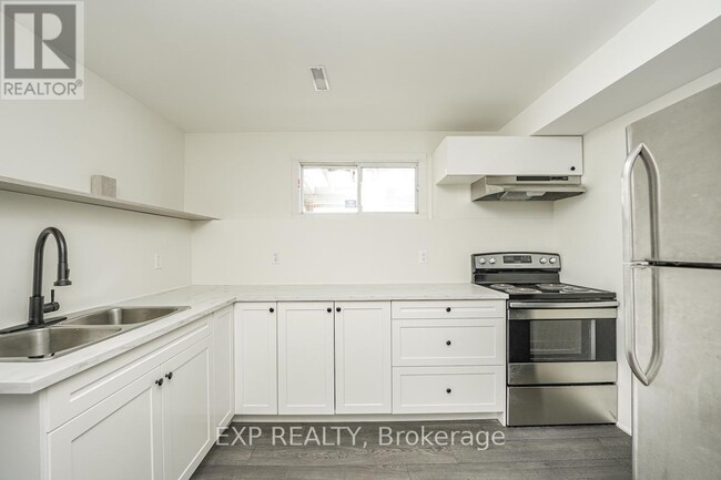 209 Westmount Dr S in Orillia, ON - Building Photo - Building Photo
