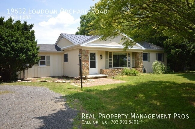 19632 Loudoun Orchard Rd in Leesburg, VA - Building Photo - Building Photo