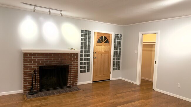 1632 Albemarle Way in Burlingame, CA - Building Photo - Building Photo